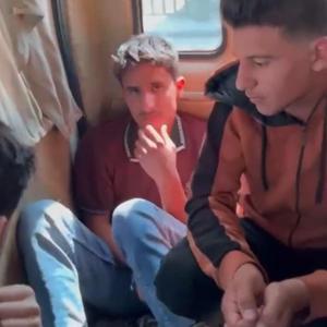 Polisin takibe aldığı araçtan 9 kaçak göçmen çıktı