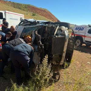Sivasta otomobil şarampole devrildi: 1 ölü, 3 yaralı
