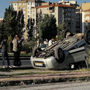 Kayseri’de hafif ticari araç takla attı: 2 yaralı