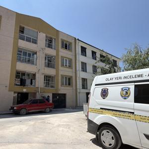 3’üncü kattan düşen 3 yaşındaki çocuk ağır yaralandı