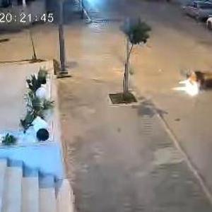 Kozanda 2 motosikletin çarpıştığı kaza kamerada