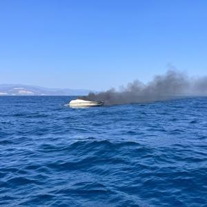 Didim açıklarında tekne yangını: 2 kişi denizden kurtarıldı