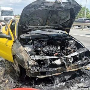 Tekirdağda seyir halindeki otomobil yandı