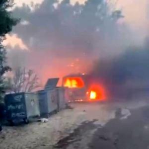 Çalılık yangında araç ve ev hasar gördü