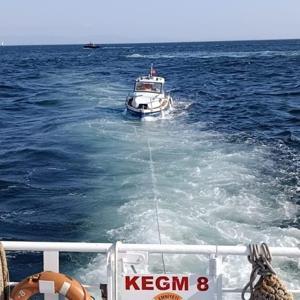 Küçükçekmece açıklarında makine arızası nedeniyle sürüklenen tekne kurtarıldı