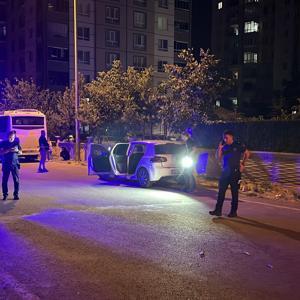 Sokaktaki silahlı kavgada tesadüfen olay yerinde bulunan çift yaralandı