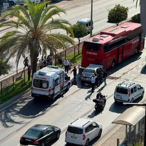 Otomobille yolcu otobüsü çarpıştı: 1 yaralı