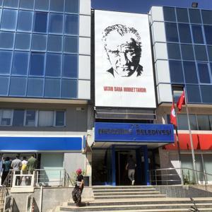Menderes Belediyesi’ne operasyon: Başkanı Çiçek dahil, 13 şüpheli gözaltına alındı