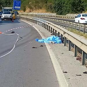 Bariyerlere çarpan motosikletin sürücüsü öldü
