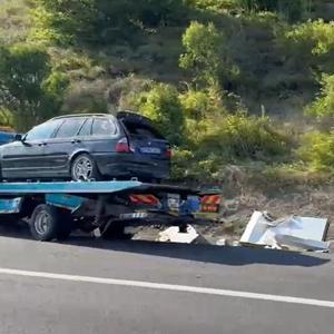 Otoyolda otomobil ile çarpışan kamyonet devrildi