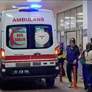 Şanlıurfada otomobil şarampole devrildi; 1 ölü, 4 yaralı