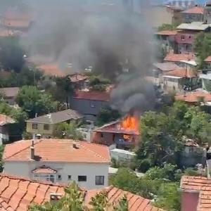 Pendik’te 2 katlı binada çıkan yangın itfaiye tarafından söndürüldü