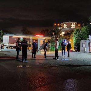 Küçükçekmecede kafede silahlı saldırı: 2 yaralı