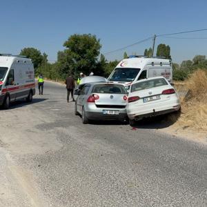 Kütahya’da iki otomobil çarpıştı; 2 yaralı