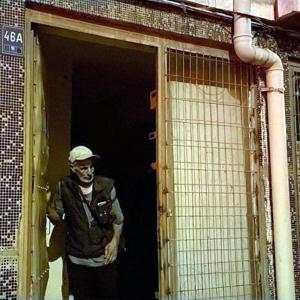 Arkadaşlarının şakasıyla mahsur kaldı, polis ve itfaiye kurtardı