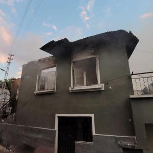 Erzincan’da köyde çıkan yangında 8 ev kullanılamaz hale geldi