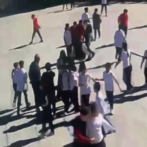 Nefes borusuna yiyecek kaçan öğrencisini Heimlich manevrasıyla kurtardı