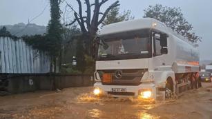 Beykozda yollar suyla kaplandı