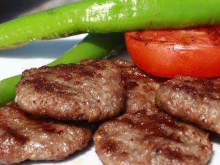 Köfte tarifi Köfte nasıl yapılır Evde köfte harcı ve sosu yapımı için gerekli malzemeler