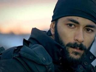 Ekrem kimdir Aşk Mantık İntikam Ekremi Mehmet Korhan canlandırıyor Mehmet Korhan Fırat kaç yaşında