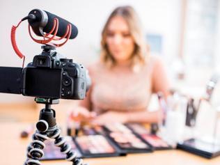 Influencer nedir, ne demek Çağın mesleği İnfluencer’lar nasıl para kazanıyor