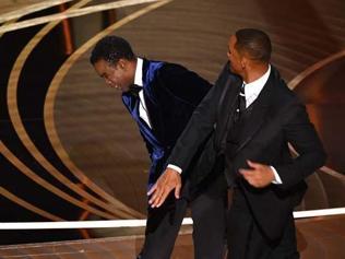 Will Smithten sunucu Chris Rocka Oscar tokadı: Karımın adını ağzına alma