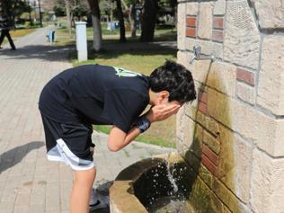 Adana 33 dereceyi gördü: Parklara akın ettiler