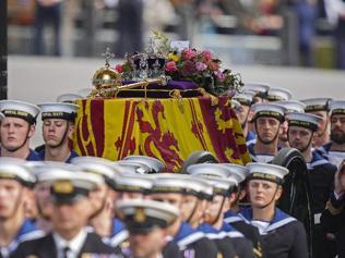 İngiliz gazetelerinden Kraliçe’ye son veda: Hangi manşetler atıldı