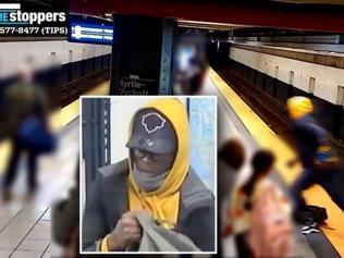 ABDde şoke eden görüntüler: Metro bekleyen yolcuyu raylara itti