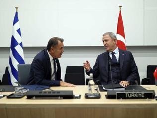 Yunan Savunma Bakanı: Akar ile mesajlaşıyoruz