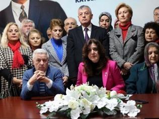 CHP İl Başkanı Ümit Özer, milletvekili aday adaylığı için istifa etti