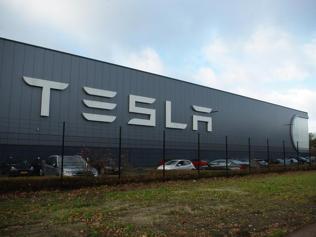 Tesla hisseleri en kötü döneminde