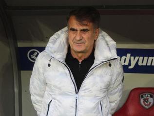Beşiktaşa bir Faslı yıldız daha Saiss devrede...