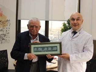 Hat sanatçısı Parkinson hastalığına beyin pili ile çare buldu
