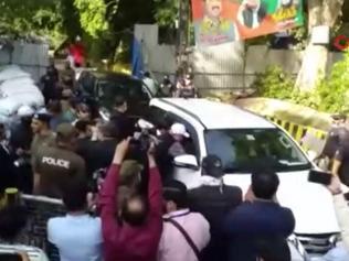 Imran Khanın evine polis baskını