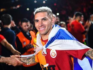 Galatasaray, Lucas Torreiranın performansına kayıtsız kalmadı