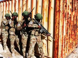 CNN TÜRK nefes kesen tatbikatı görüntüledi: Türk askerinin eğittiği Somali kuvveti