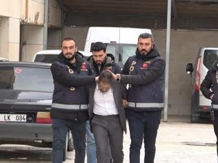 Eşini öldürüp kızını yaralamıştı: 1,5 yıl sonra milyonluk altın kemerle yakalandı