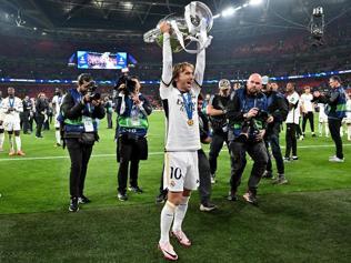Luka Modric, Real Madrid için dev teklifleri reddetti
