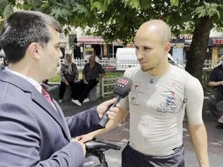 Almanyadan Gazzeye bisiklet yolculuğu: Soykırım dursun diye pedal çeviriyor