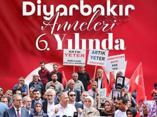 Bakan Yerlikaya: Diyarbakır annelerinin nöbetleriyle 6 yılda 55 terör örgütü mensubu teslim oldu