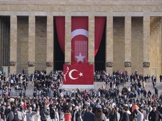 Anıtkabire ziyaretçi akını: 7den 70e Atatürke özlem