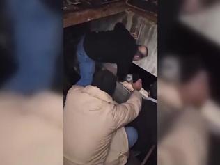 Mahkumları öldürüp preslemişler Esadın cezaevinde kan donduran görüntüler | Video Haber
