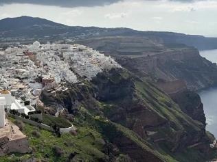 Santorini Adasından deprem göçü sürüyor