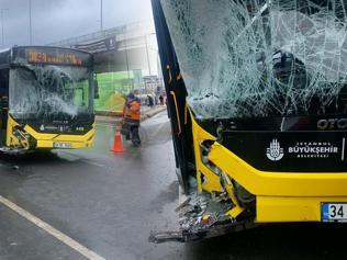Silivride İETT otobüsüyle yolcu minibüsü çarpıştı Yaralılar var...