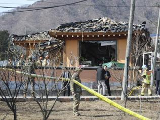 Güney Korede tatbikat esnasında büyük hata: Savaş uçakları yanlışlıkla köyü bombaladı