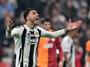 Beşiktaşta Emirhan Topçudan kötü haber MR sonucu çıktı...