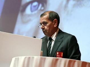 Dursun Özbek, yetki için üyelere böyle seslendi: Galatasarayın yarınlarını inşa etmeye çalışıyoruz