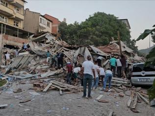 Deprem uzmanından açıklama: Hasarlı yapıları kesinlikle terk edin