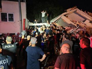 SON DAKİKA | Balıkesirde 6.1 büyüklüğünde deprem: İstanbul ve İzmirde de hissedildi